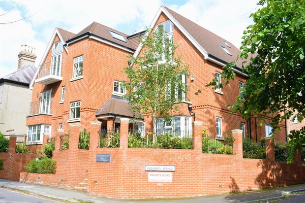 Flat Pitt Road in Epsom and Ewell
