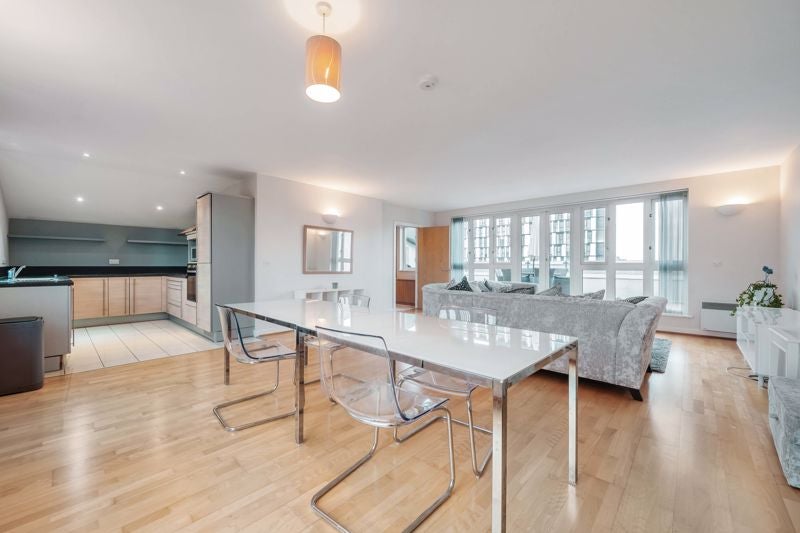 Flat Park Lane in Greater London