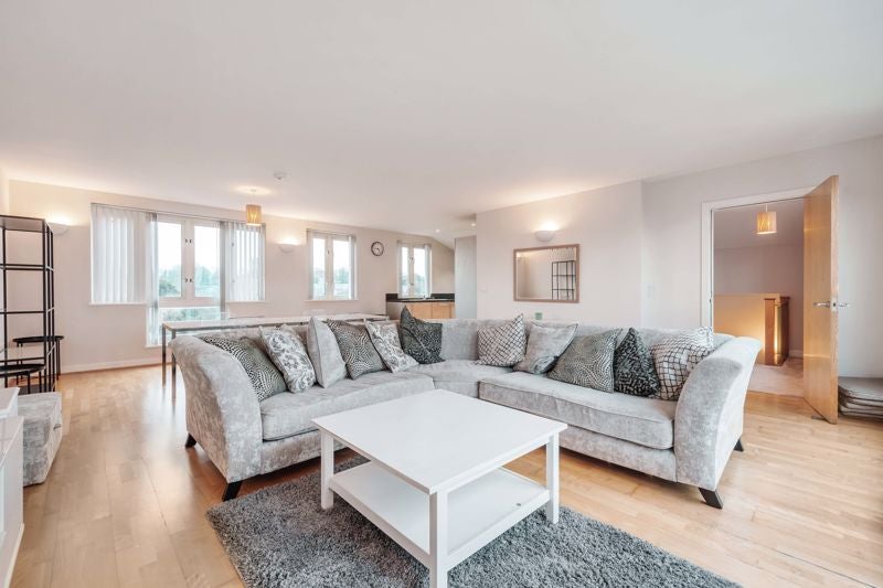 Flat Park Lane in Greater London