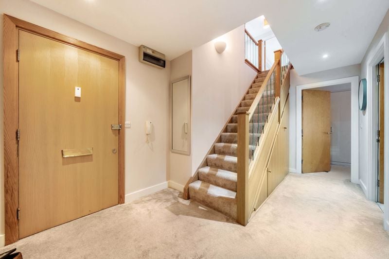 Flat Park Lane in Greater London