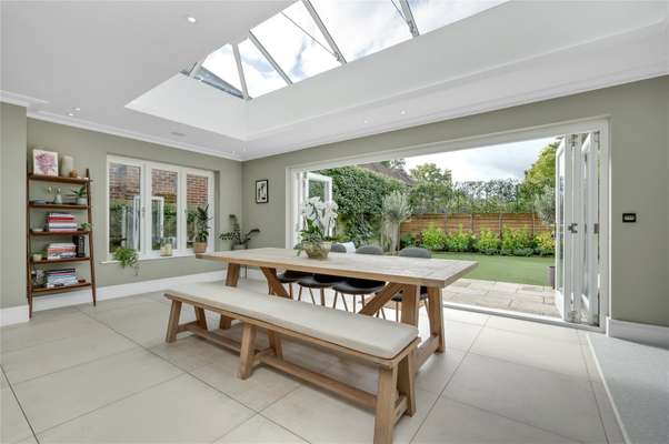 House Twinoaks in Elmbridge