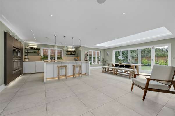 House Twinoaks in Elmbridge