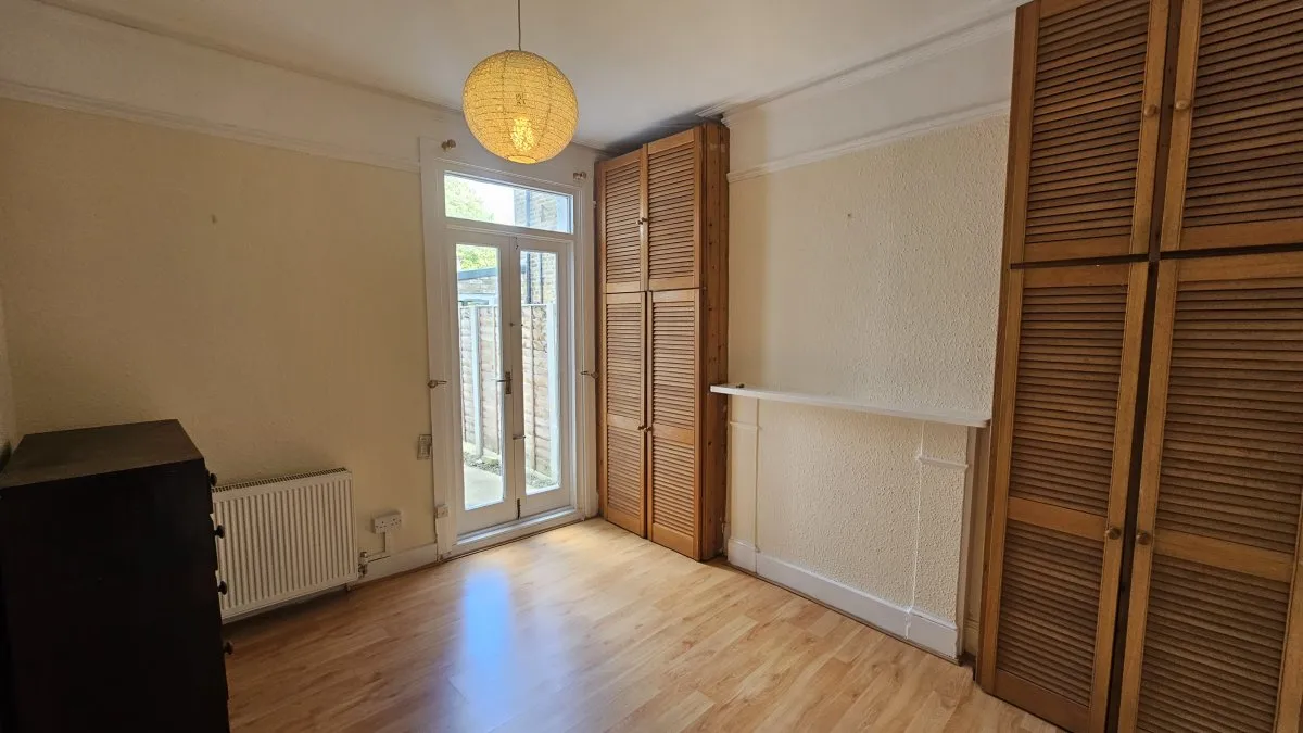 Flat Greenford Avenue in Greater London