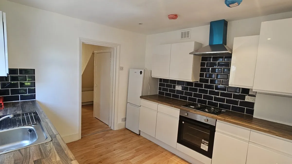 Flat Greenford Avenue in Greater London