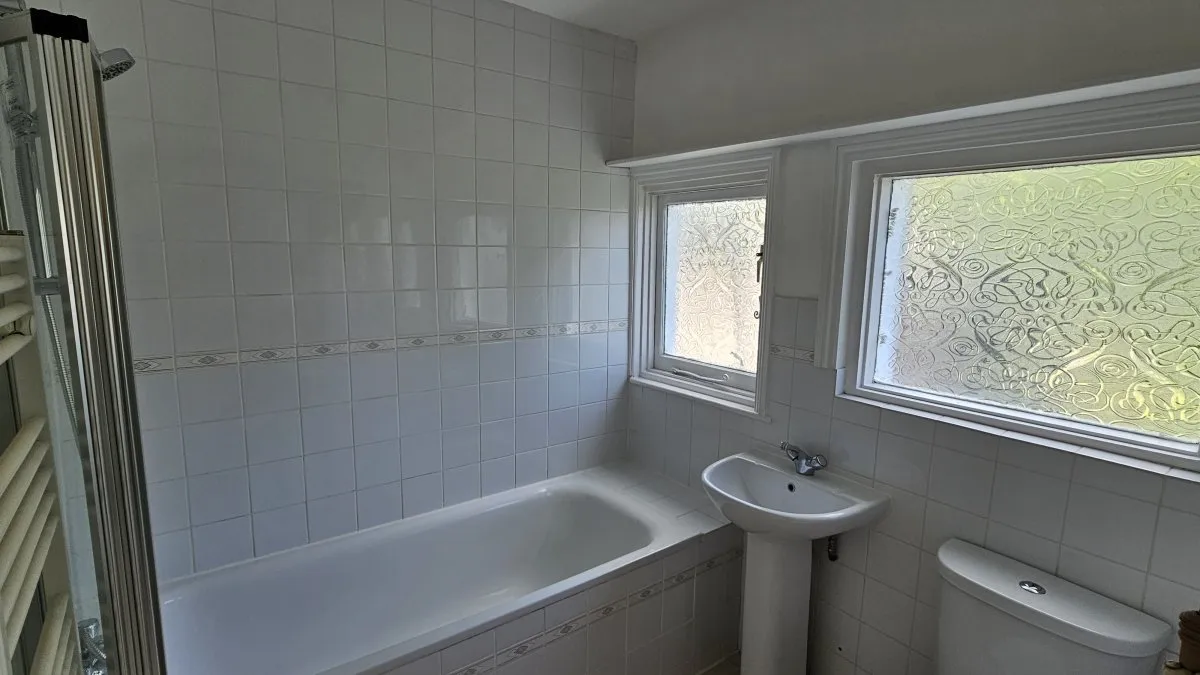 Flat Greenford Avenue in Greater London