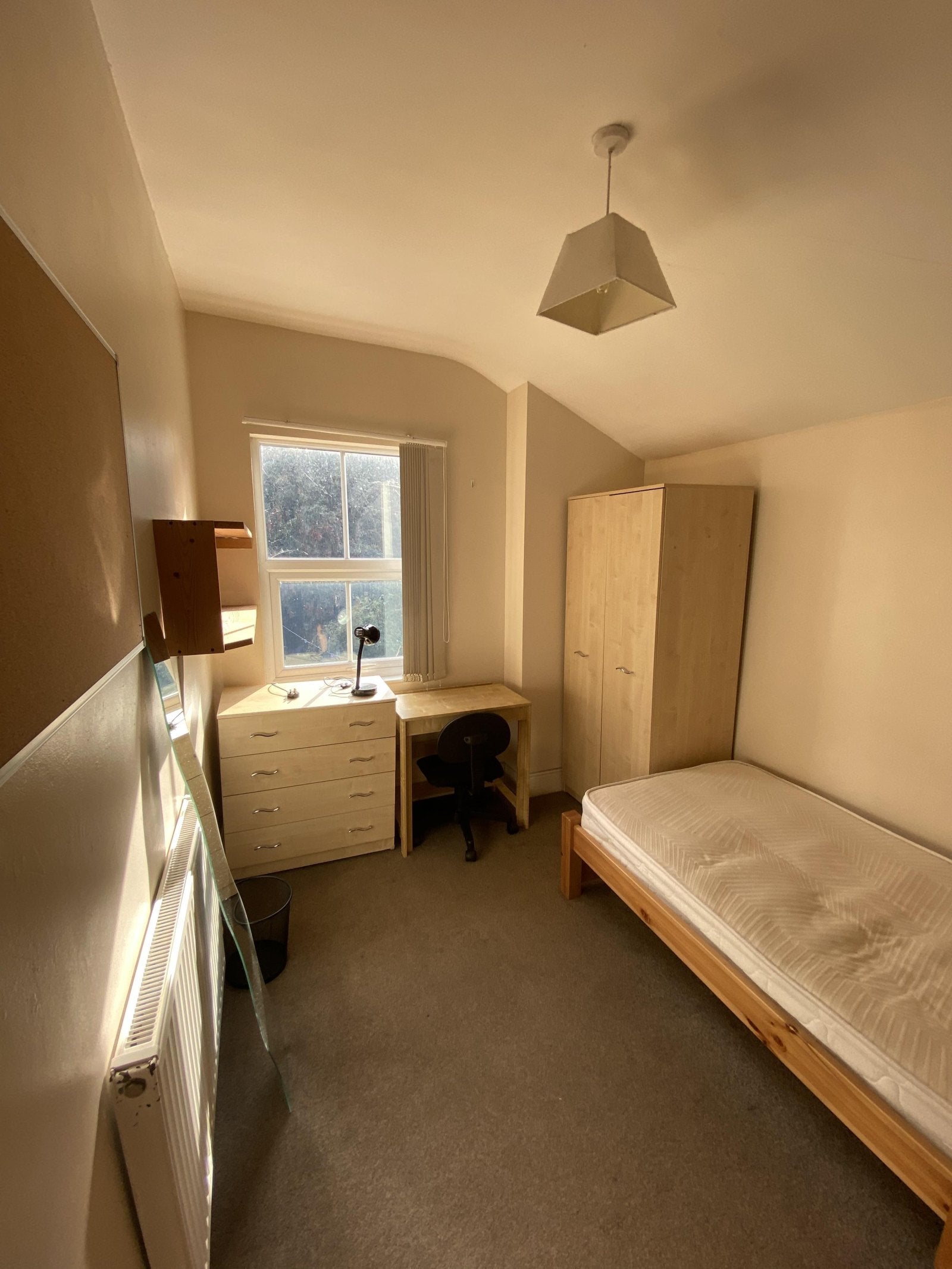 Room Hylton Road in Worcester