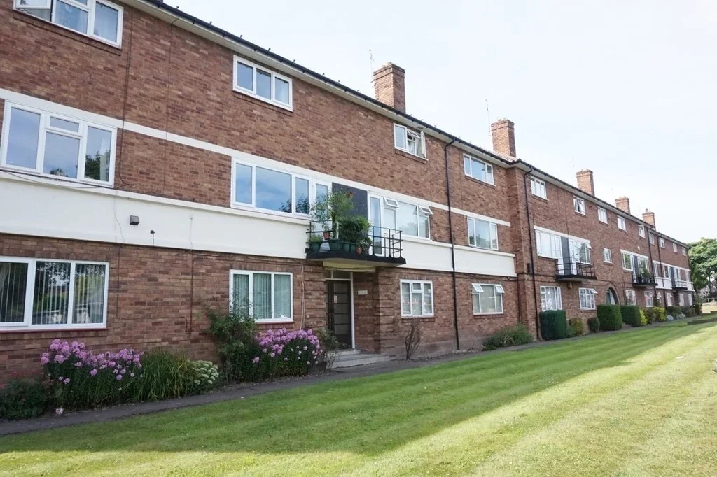 Flat Eachelhurst Road in Birmingham