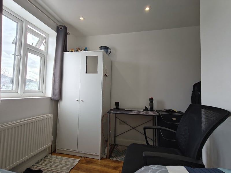 Flat Great South West Road in Greater London