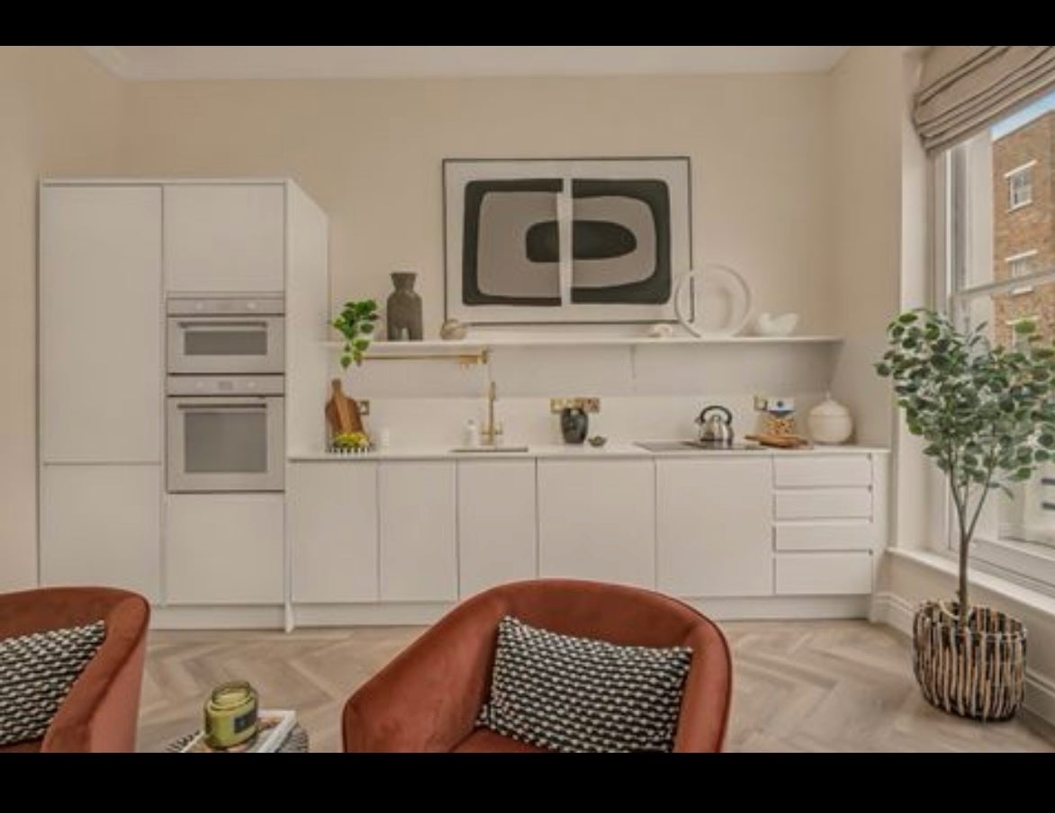 Flat Chesterton Road in Greater London