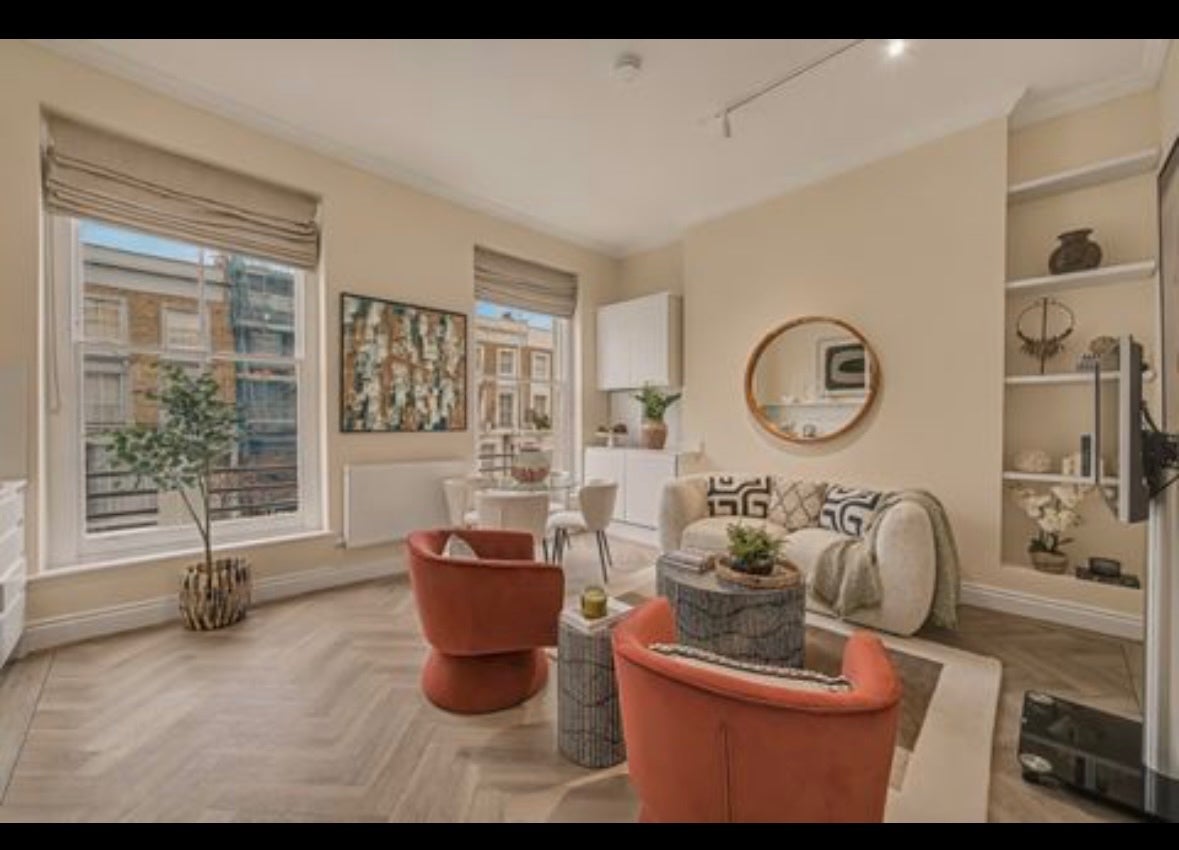 Flat Chesterton Road in Greater London