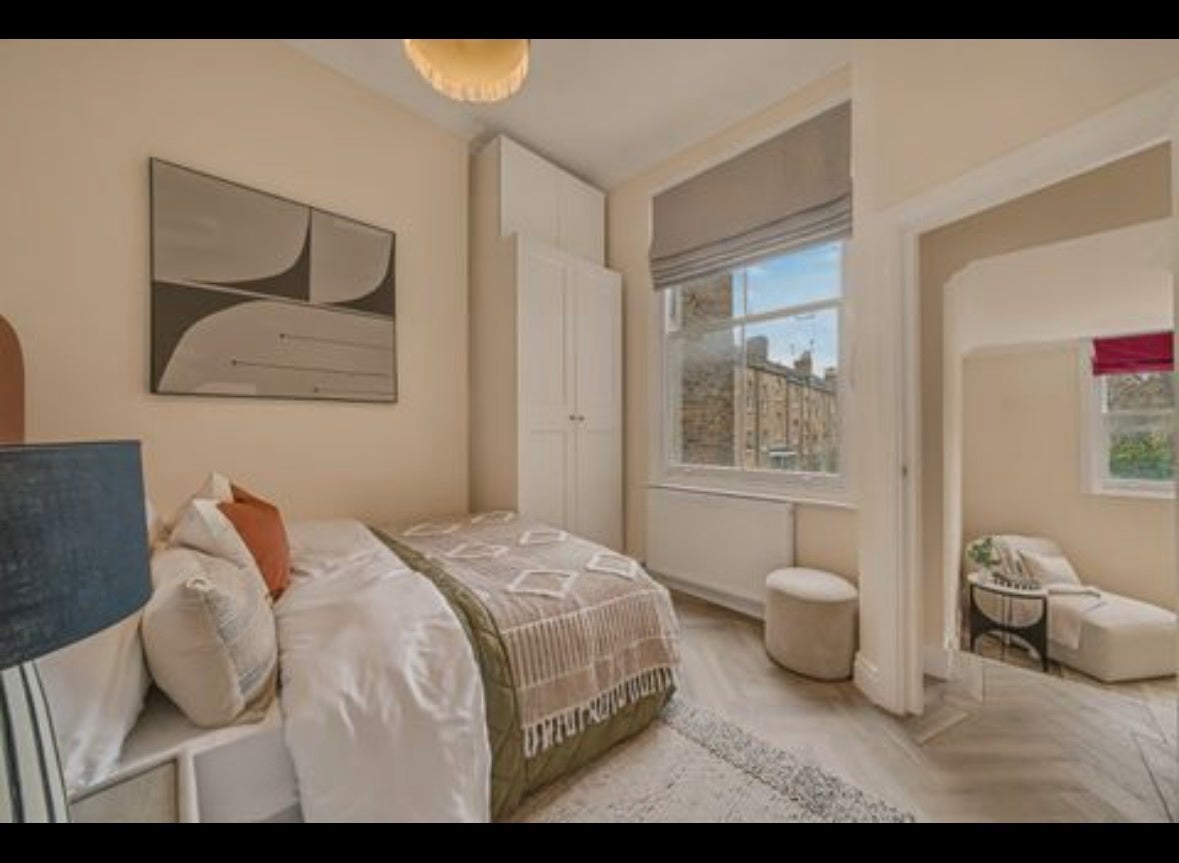 Flat Chesterton Road in Greater London