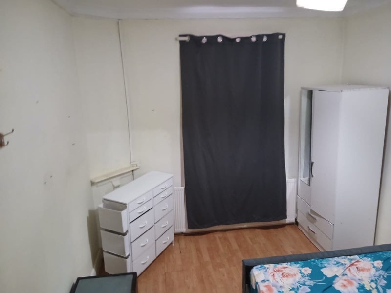 Room Drayton Road in Greater London