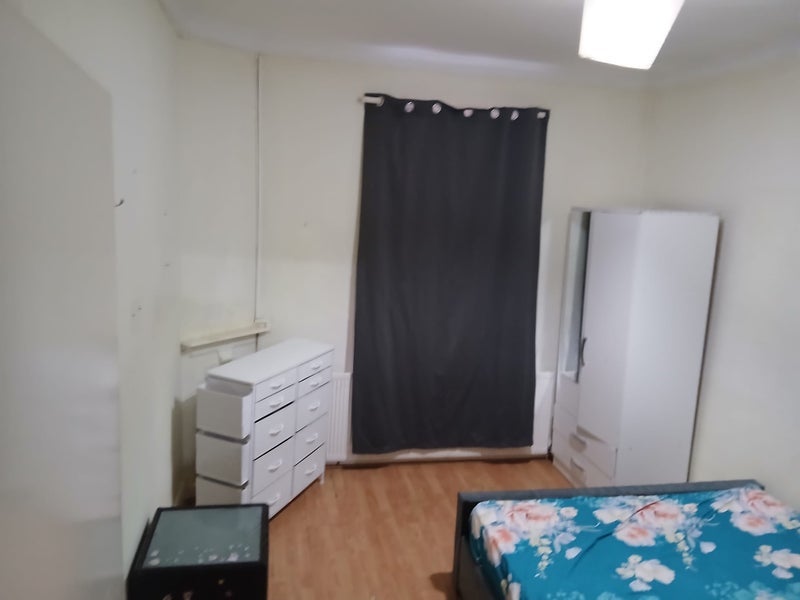 Room Drayton Road in Greater London