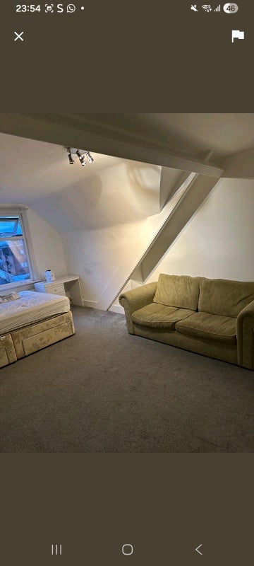 Room High Road in Greater London