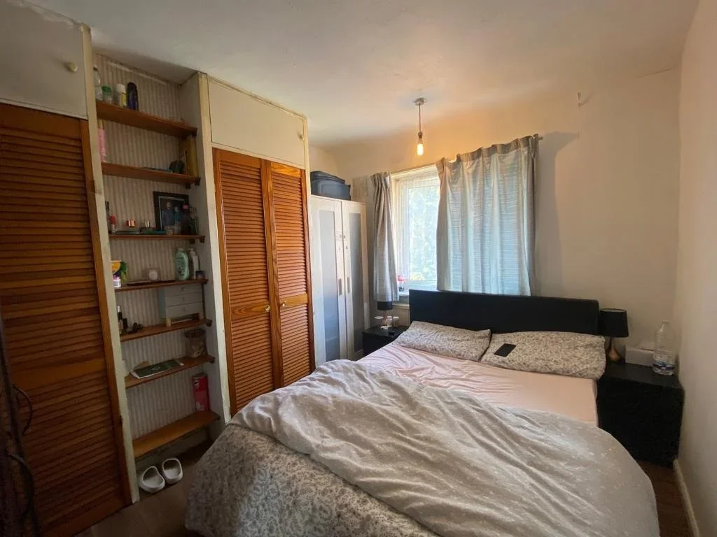 House Newhouse Walk in Greater London