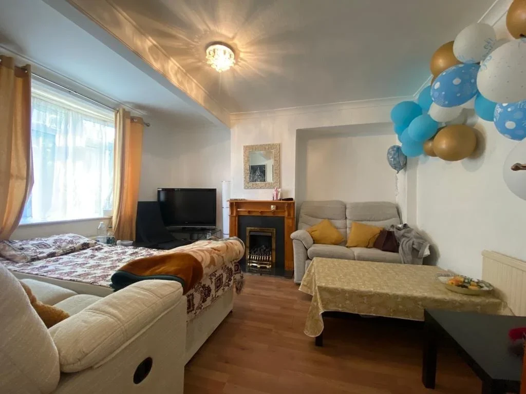 House Newhouse Walk in Greater London