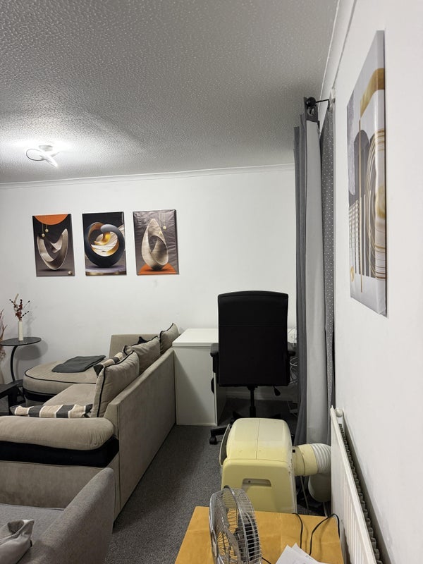 Room Courtland Grove in Greater London