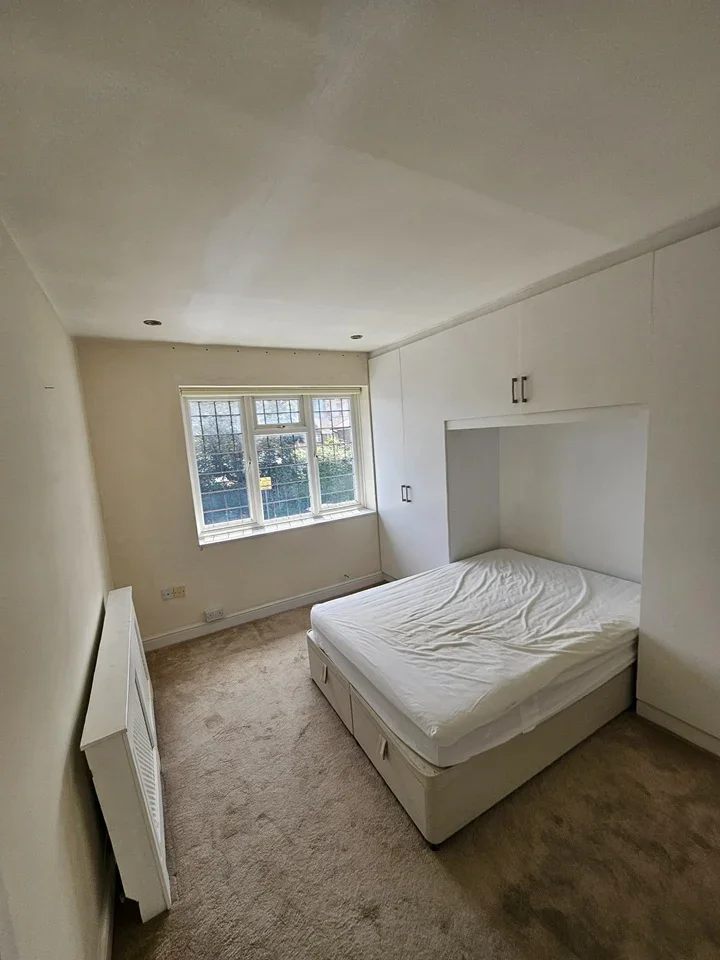 Room Ruscoe Road in Greater London