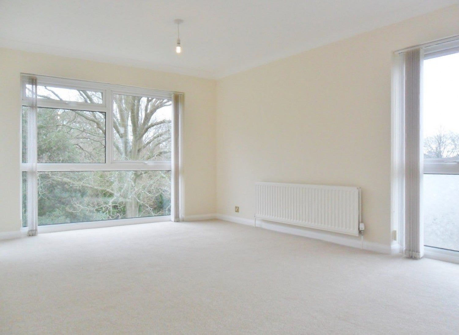 Flat Haslemere Avenue in Highcliffe-on-Sea