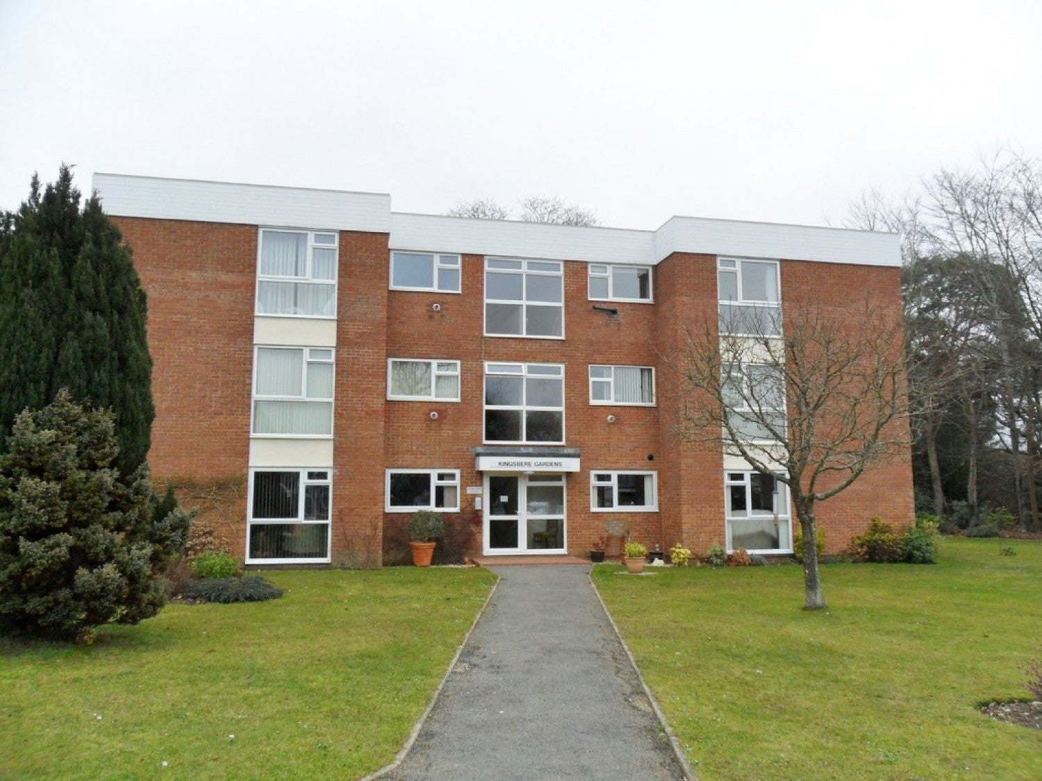 Flat Haslemere Avenue in Highcliffe-on-Sea