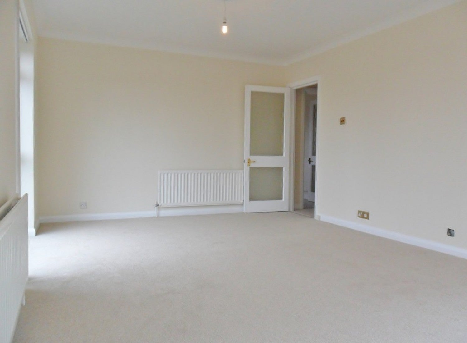 Flat Haslemere Avenue in Highcliffe-on-Sea