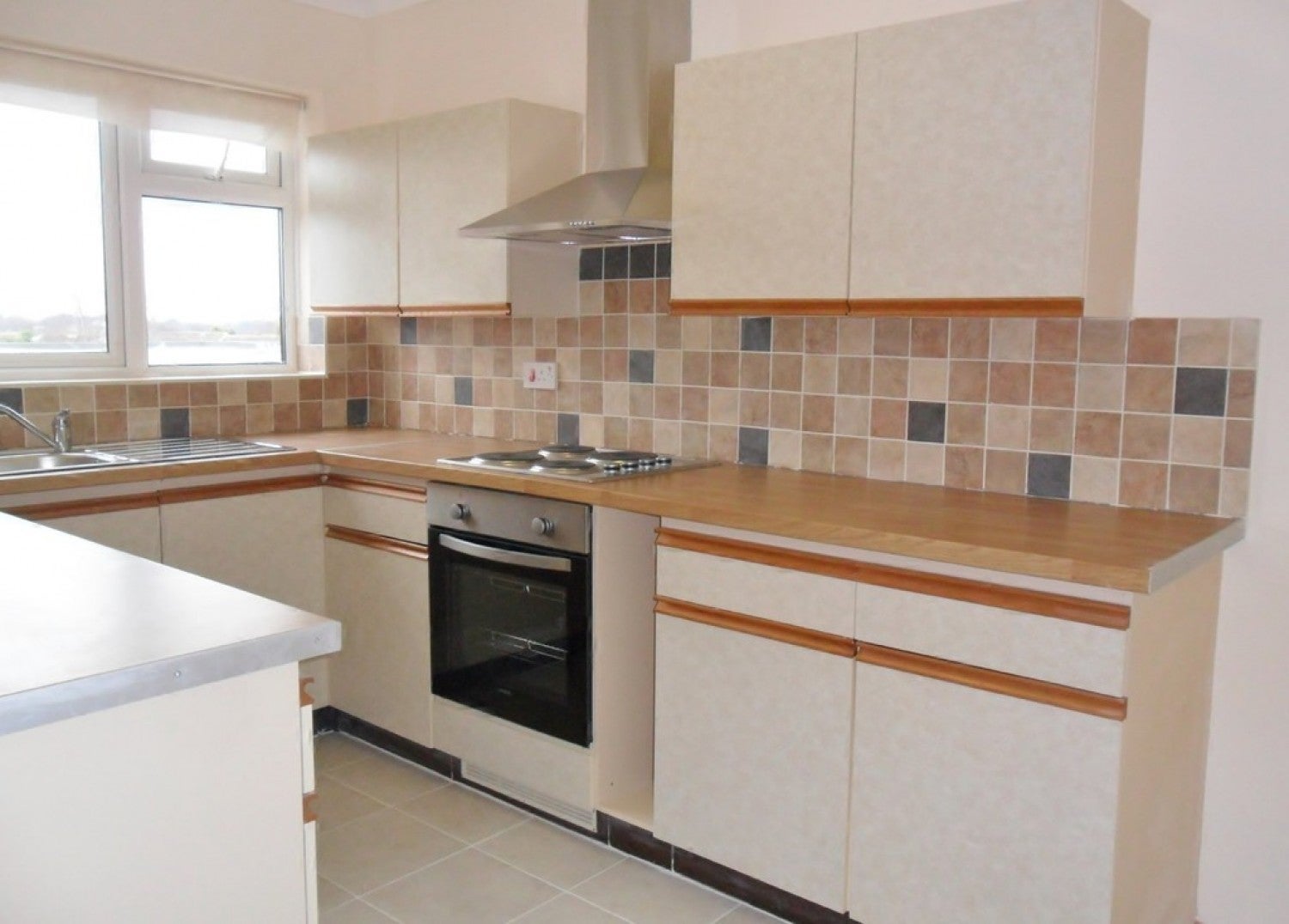 Flat Haslemere Avenue in Highcliffe-on-Sea