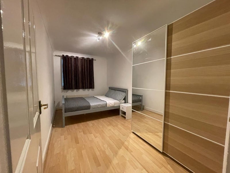 Room Elizabeth Fry Place in Greater London