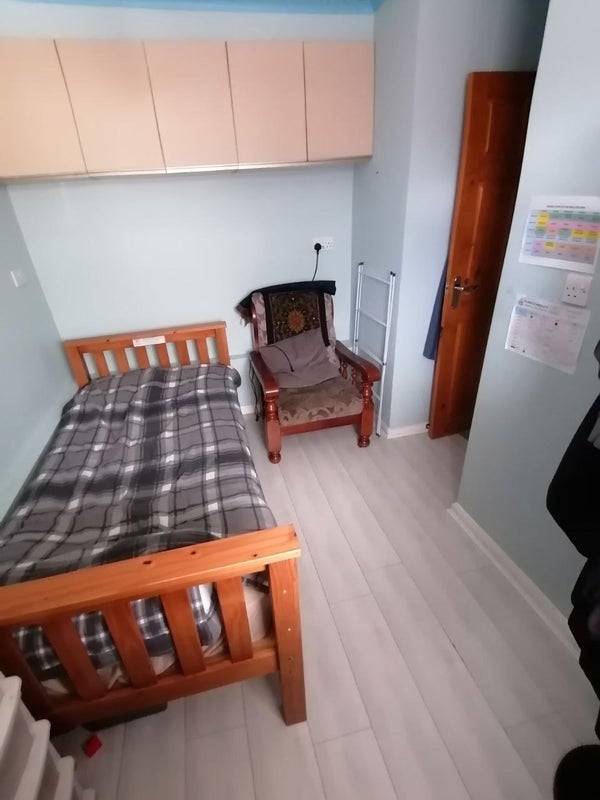 Room Ronald Street in Greater London