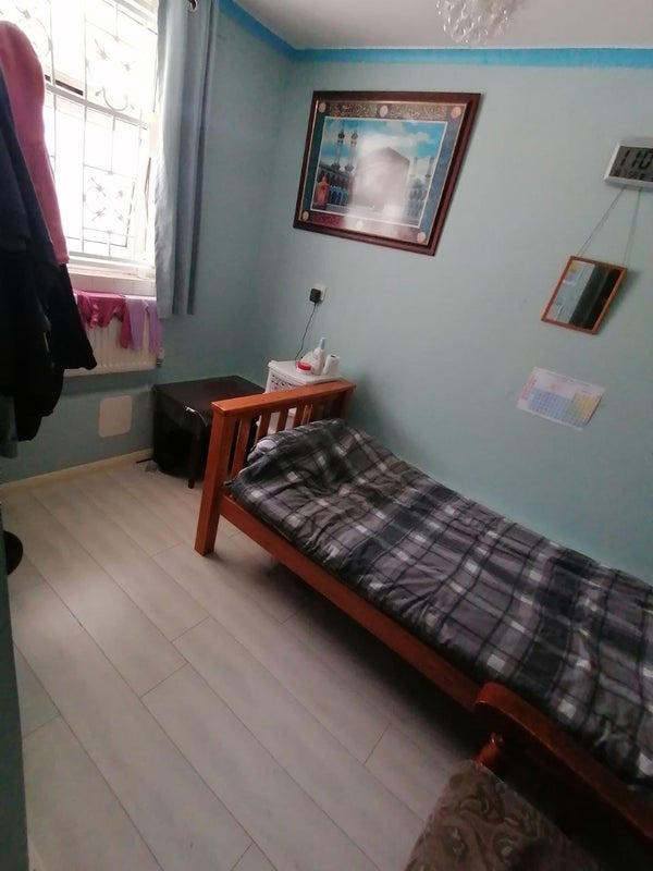 Room Ronald Street in Greater London