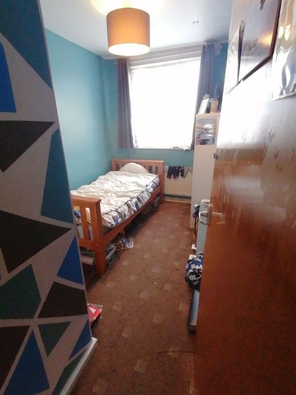 Room Ronald Street in Greater London