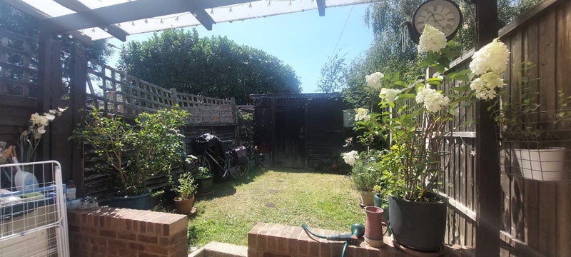 Room Meopham Road in Greater London