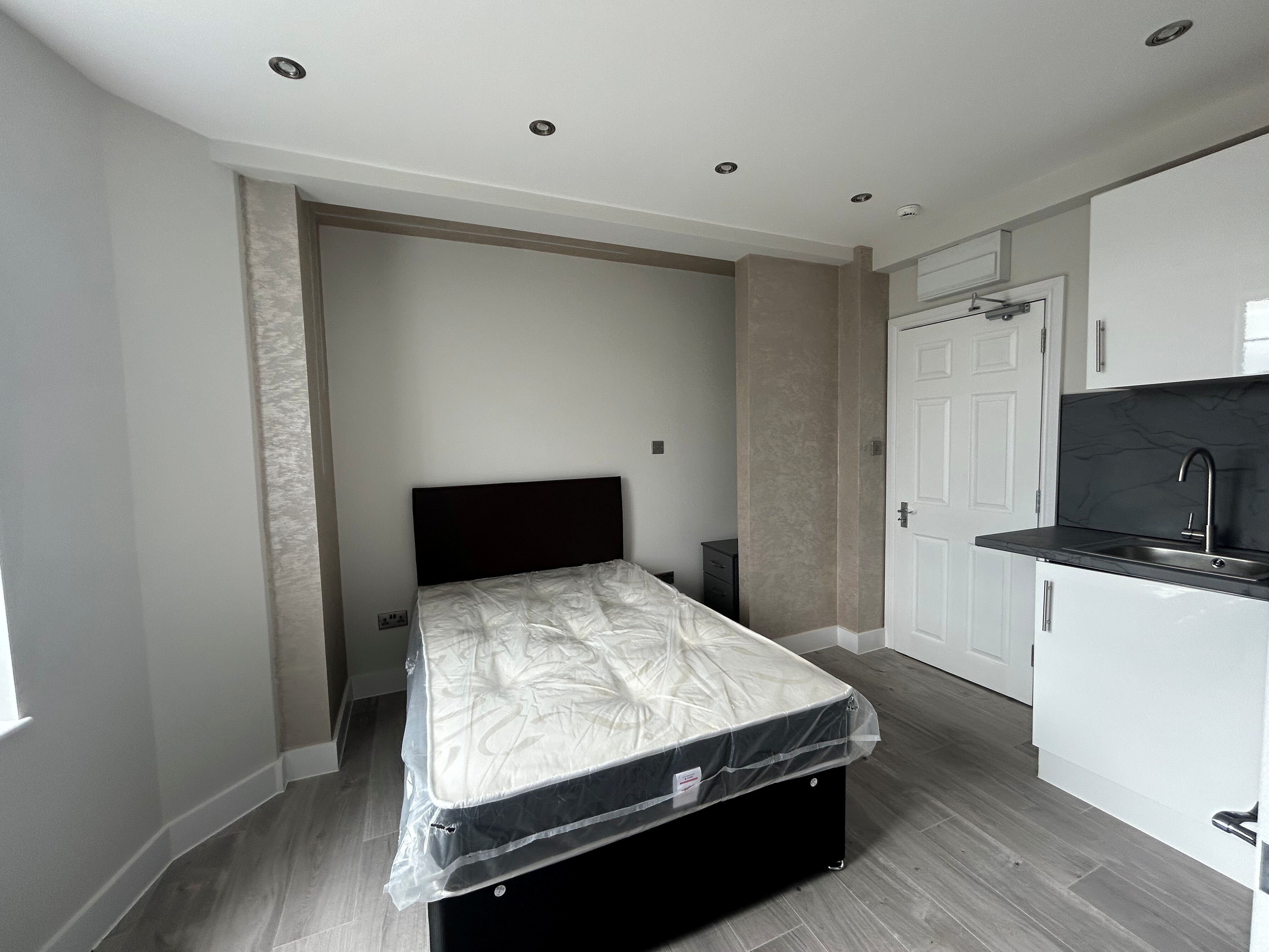 Room Queen's Road in Bristol