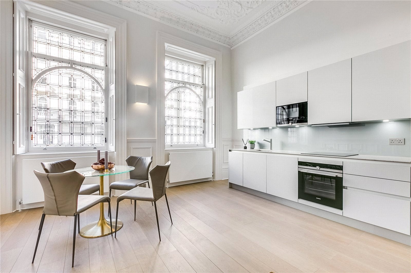 Flat Queen's Gate Terrace in Greater London