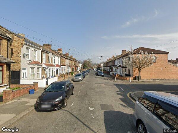 House Stanley Road in Greater London