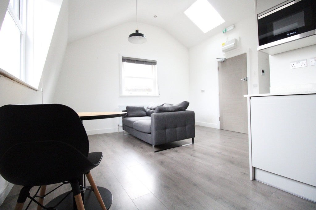 Flat Waterson Street in Greater London