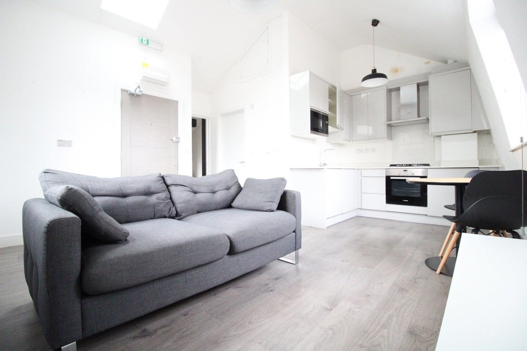 Flat Waterson Street in Greater London
