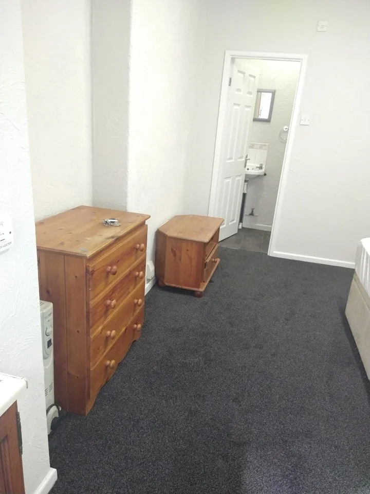 Flat Stourbridge Road in Brierley Hill