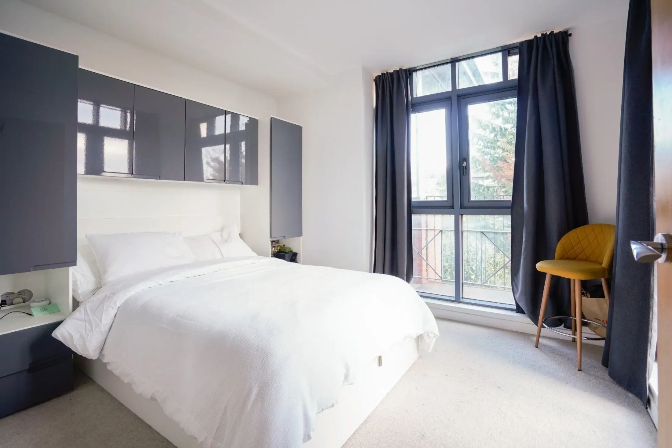 Flat Hillfield Road in Dacorum