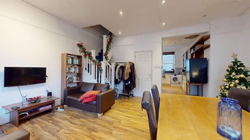 Room Clifton Road in City of Westminster