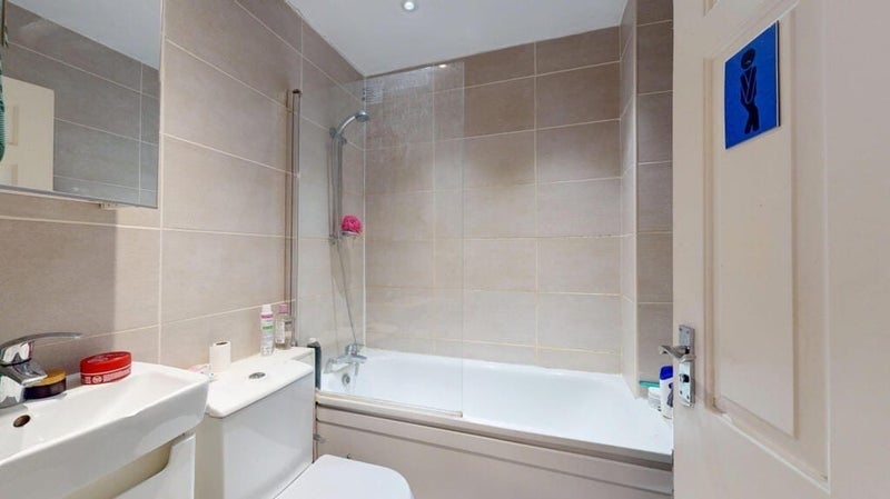 Room Clifton Road in City of Westminster
