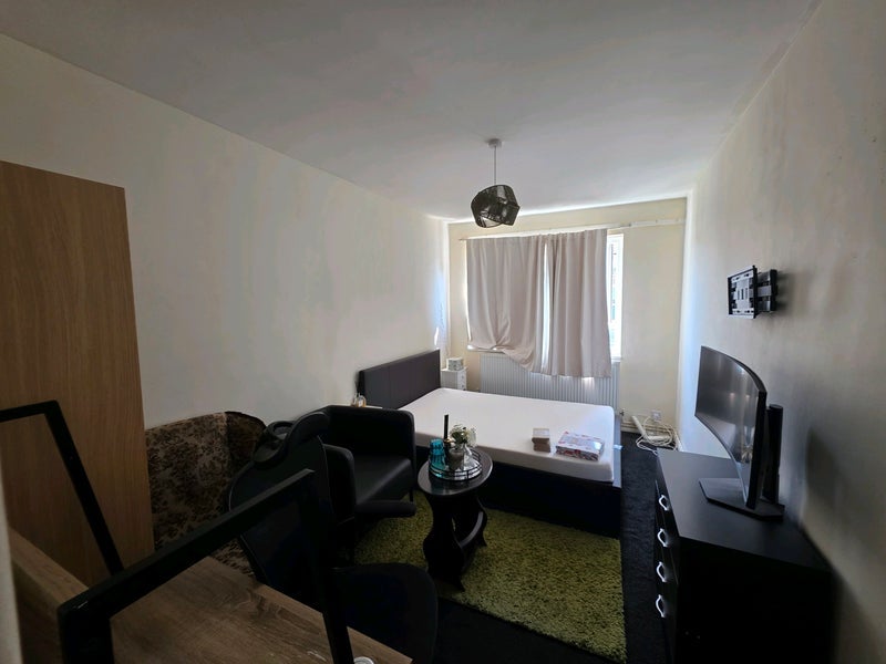 Room Anderson Road in Greater London
