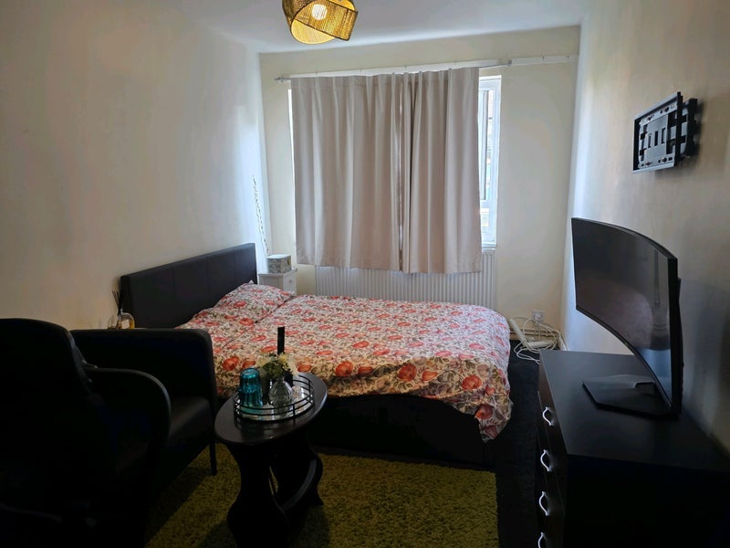 Room Anderson Road in Greater London