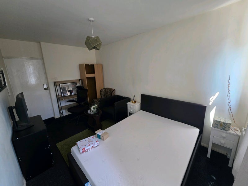 Room Anderson Road in Greater London