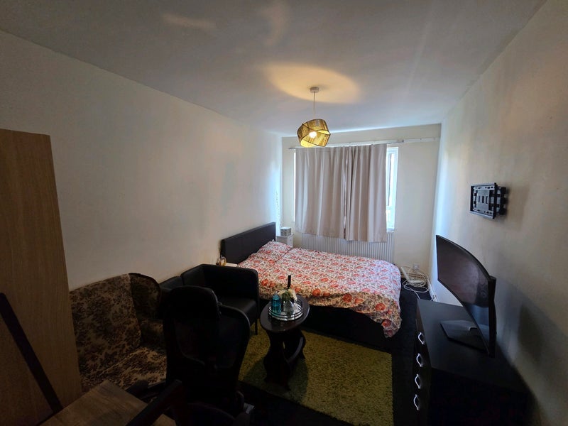 Room Anderson Road in Greater London