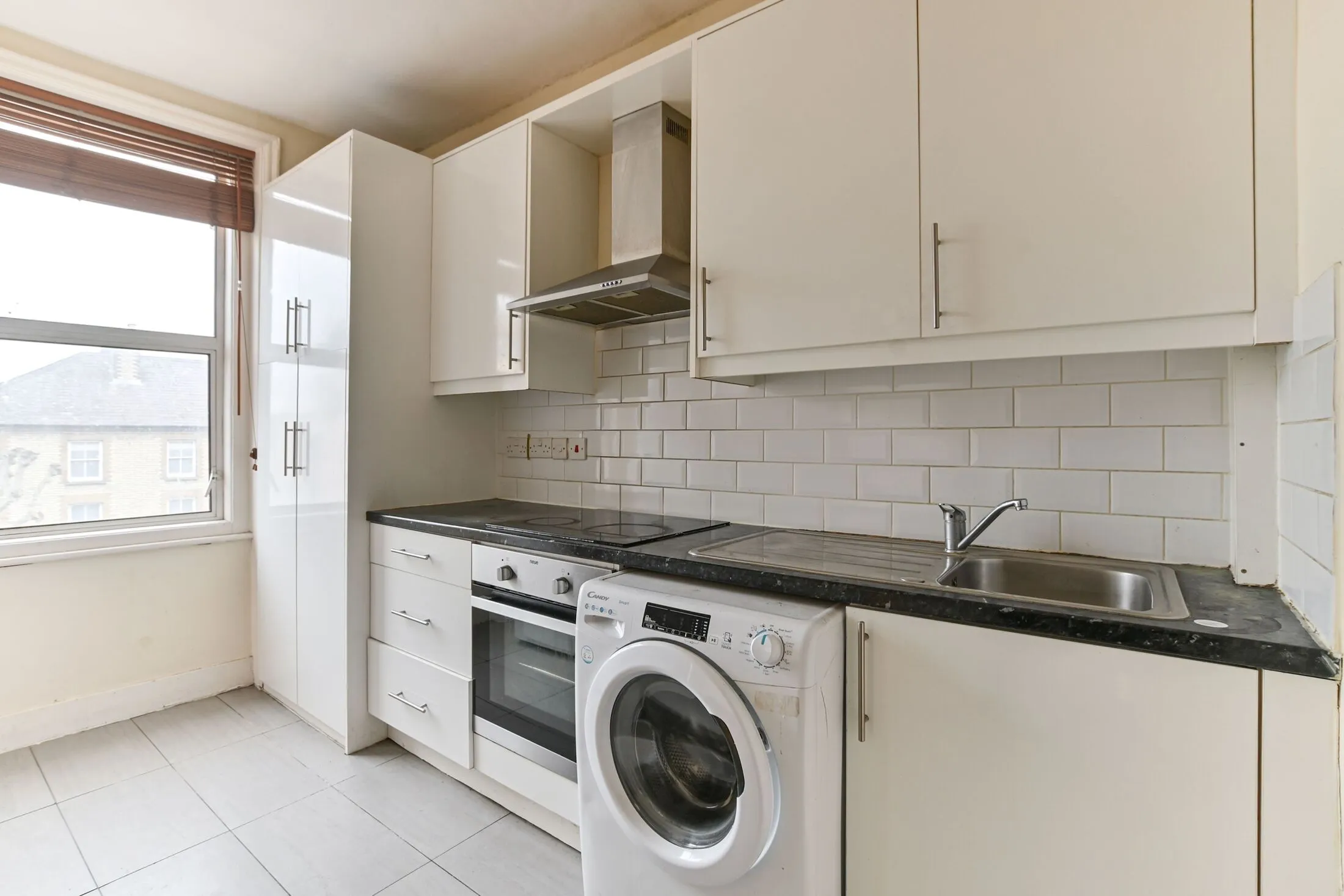 Flat Cricklewood Broadway in Greater London