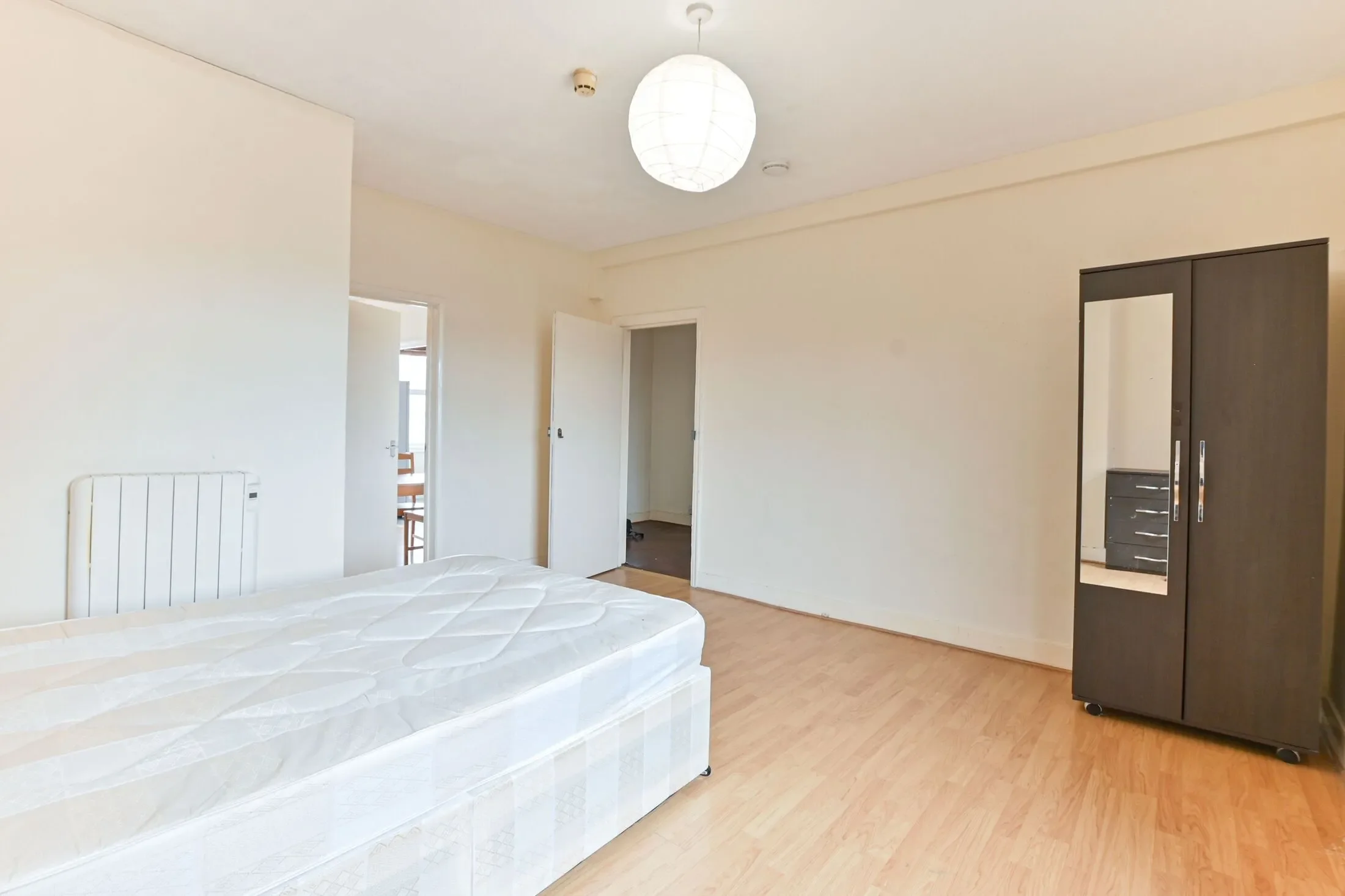 Flat Cricklewood Broadway in Greater London