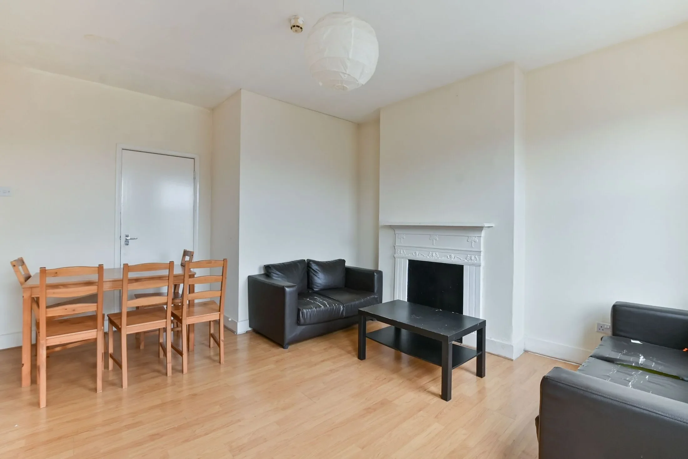 Flat Cricklewood Broadway in Greater London