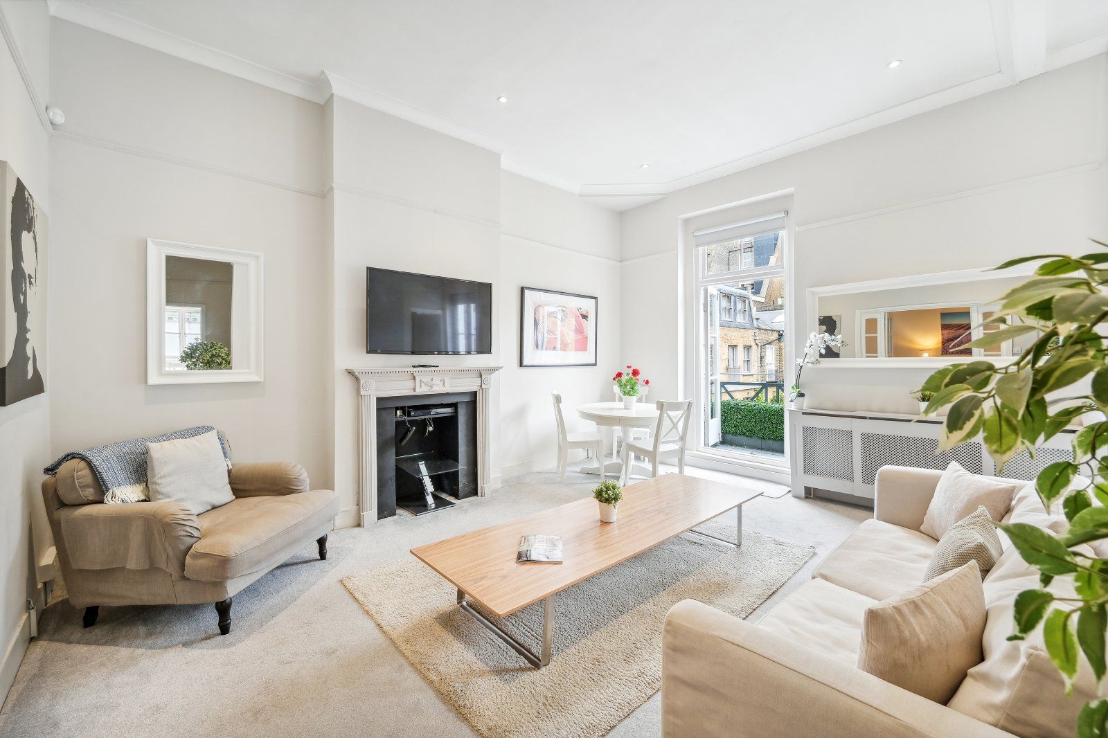 Flat Queen's Gate Place Mews in Greater London