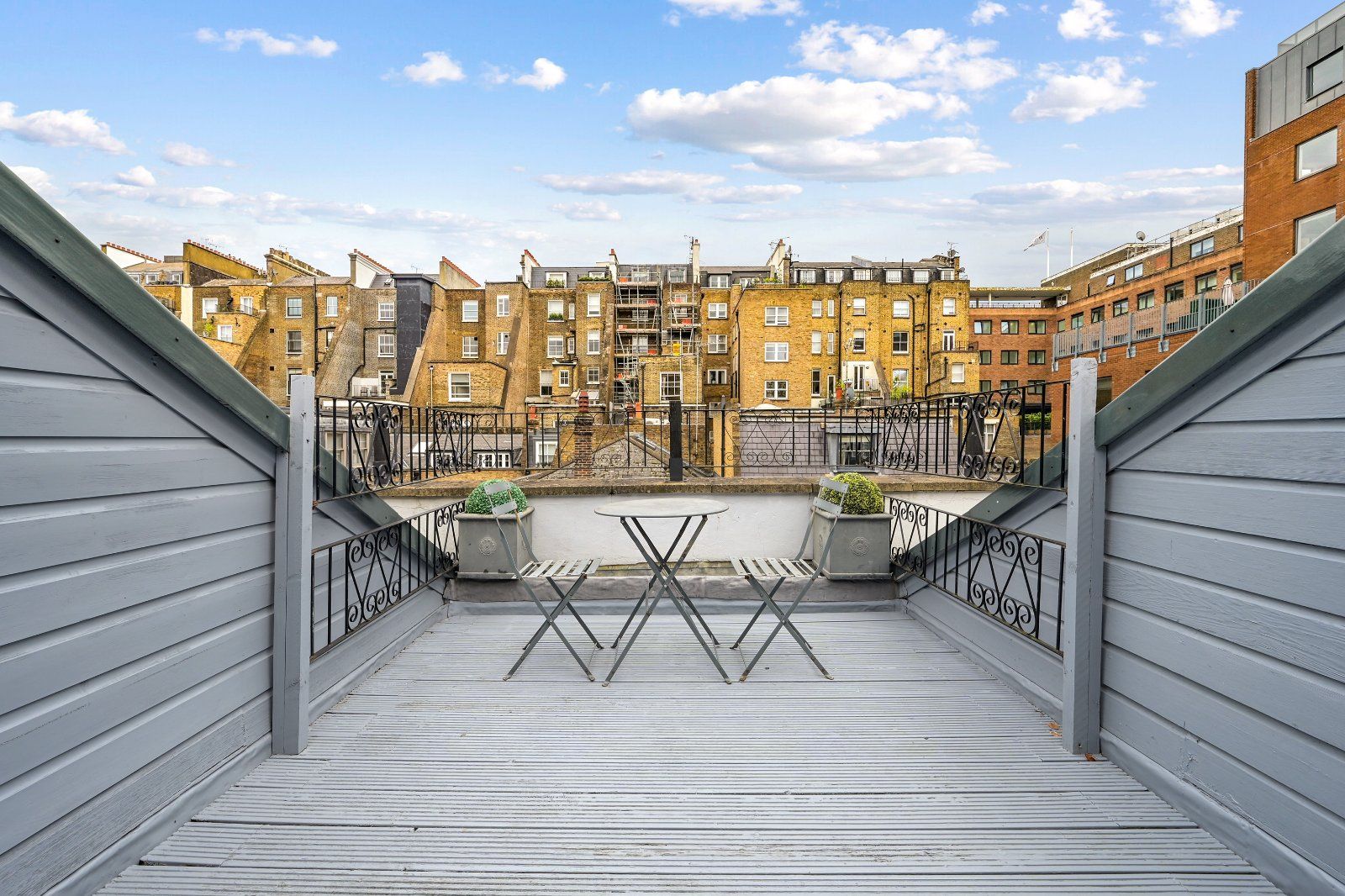 Flat Queen's Gate Place Mews in Greater London