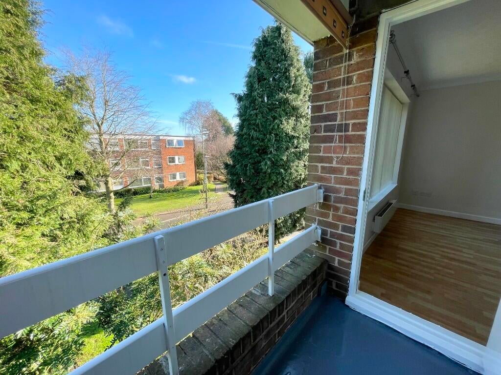 Flat Kingslea Road in Metropolitan Borough of Solihull